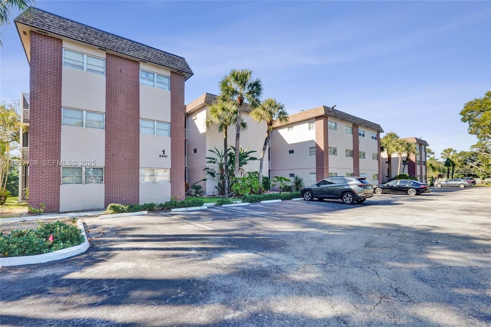 Co-op 2BR 2BA - 2441 SW 82nd Ave, Davie, FL