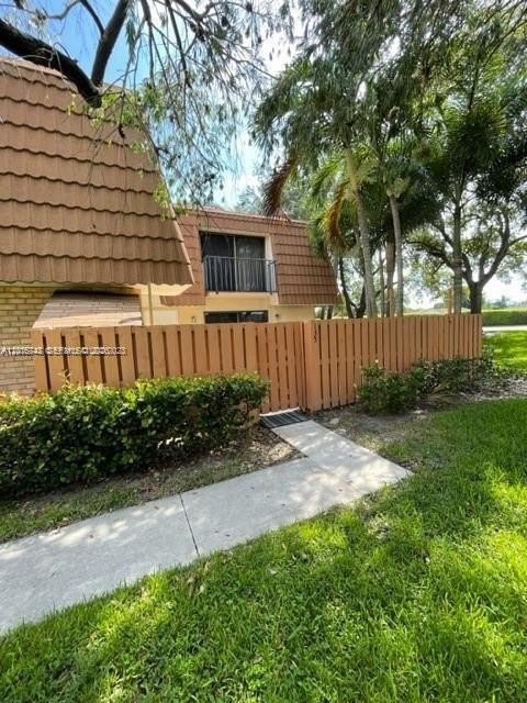 Single Family 2BR 3BA - 135 Heritage Way, West Palm Beach, FL