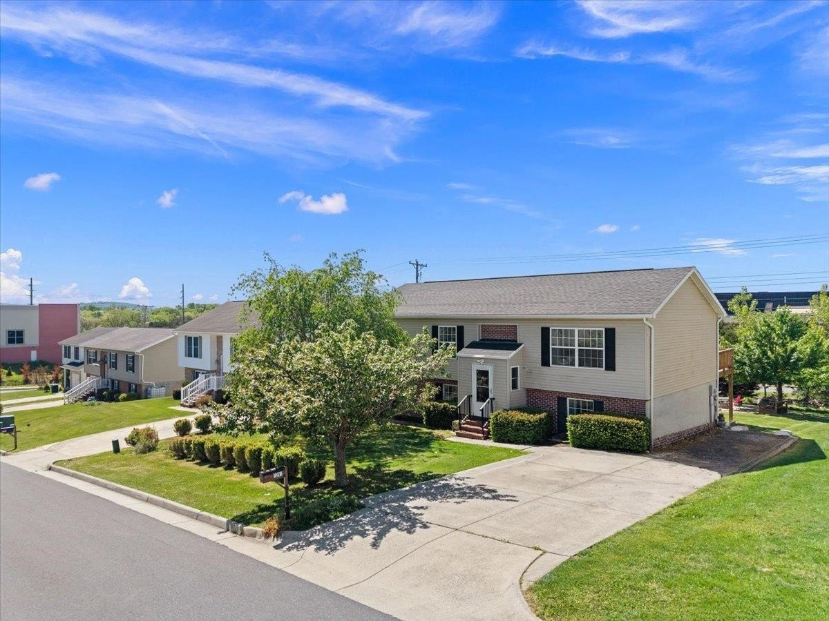 Single Family 4BR 3BA - 1291 STONECHRIS DR, HARRISONBURG, VA