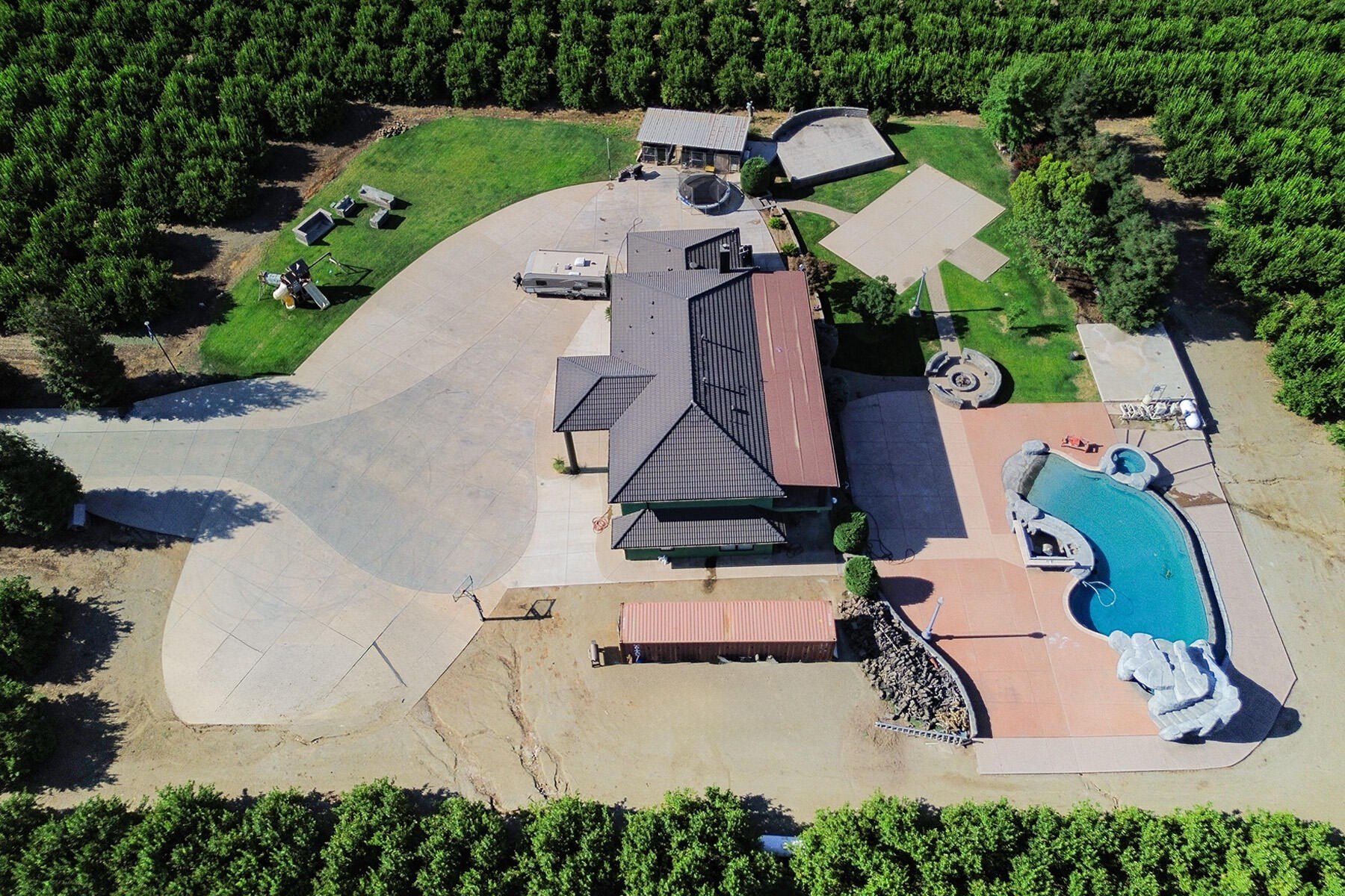Single Family 5BR 3BA - 21031 Rd 256, Strathmore, CA