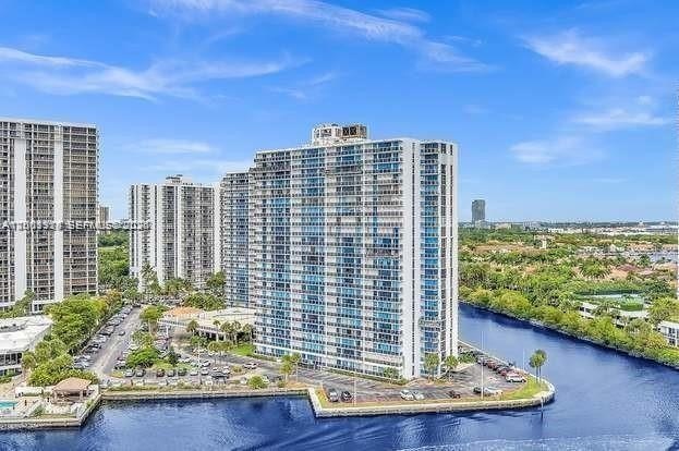 Condo 1BR 2BA - 20515 E Country Club Dr, Aventura, FL
