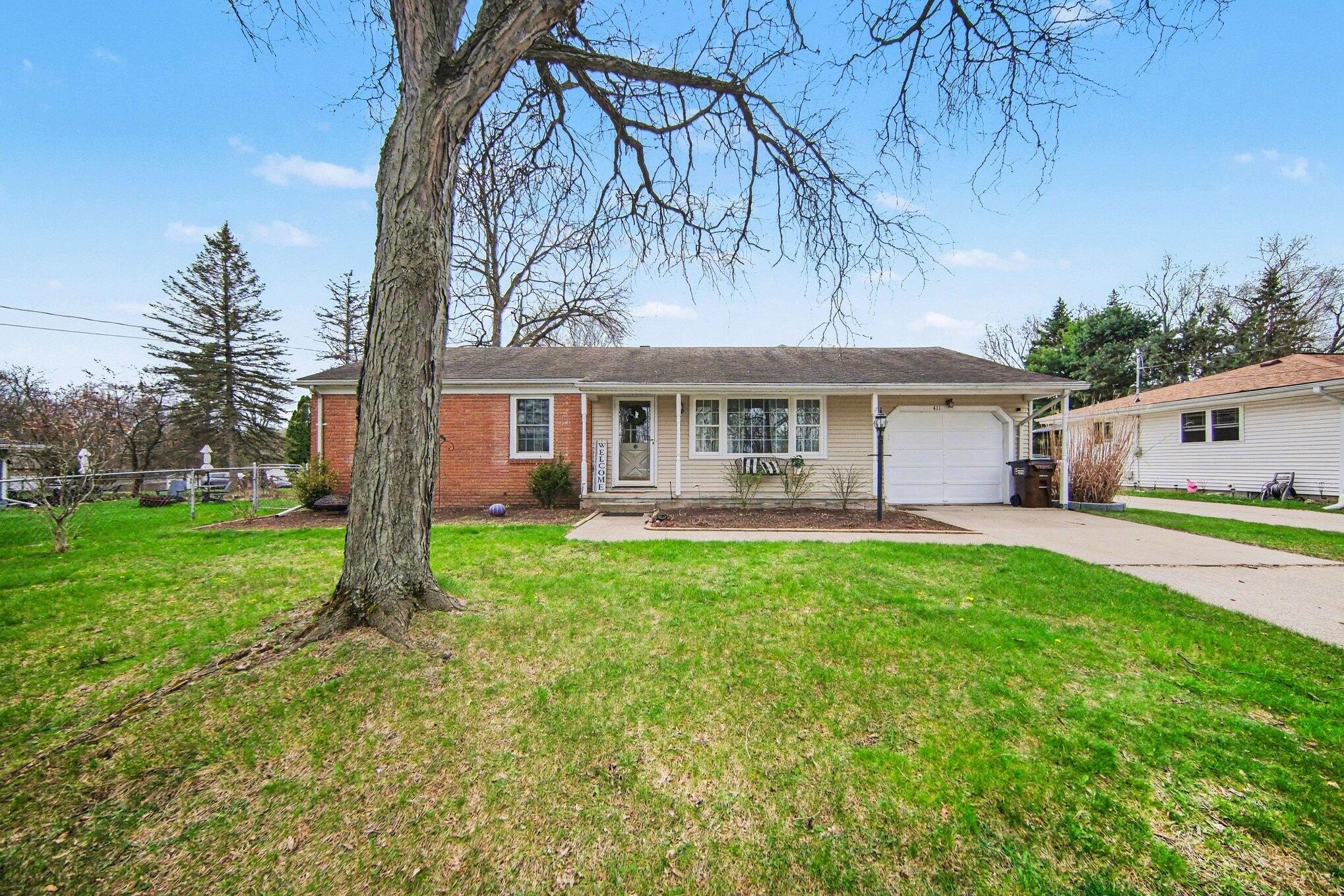 Single Family 3BR 2BA - 411 Park Road, Jackson, MI
