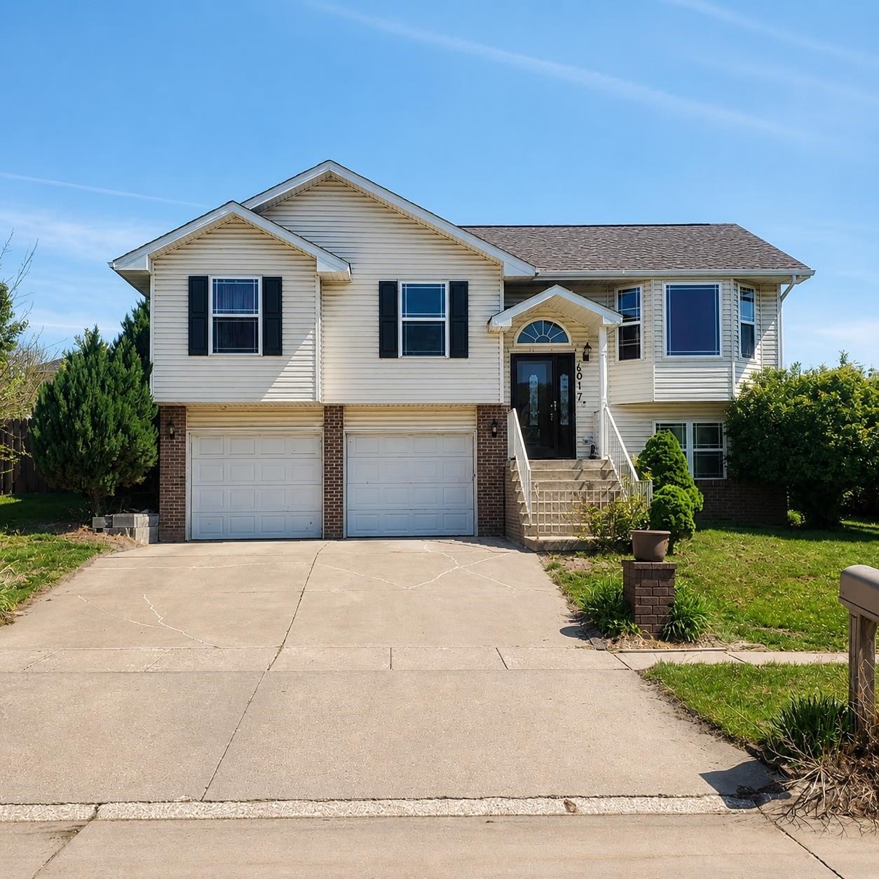 Single Family 3BR 3BA - 4017 Fieldcrest Drive, Sioux City, IA