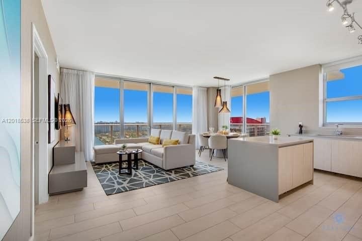 Condo 3BR 3BA - 4010 S Ocean Dr, Hollywood, FL