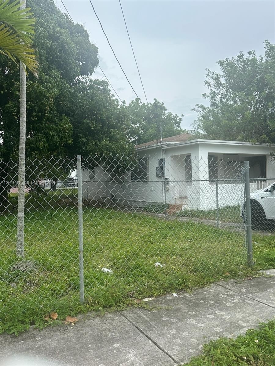 Single Family 3BR 2BA - 1891 NW 62nd Ter, Miami, FL