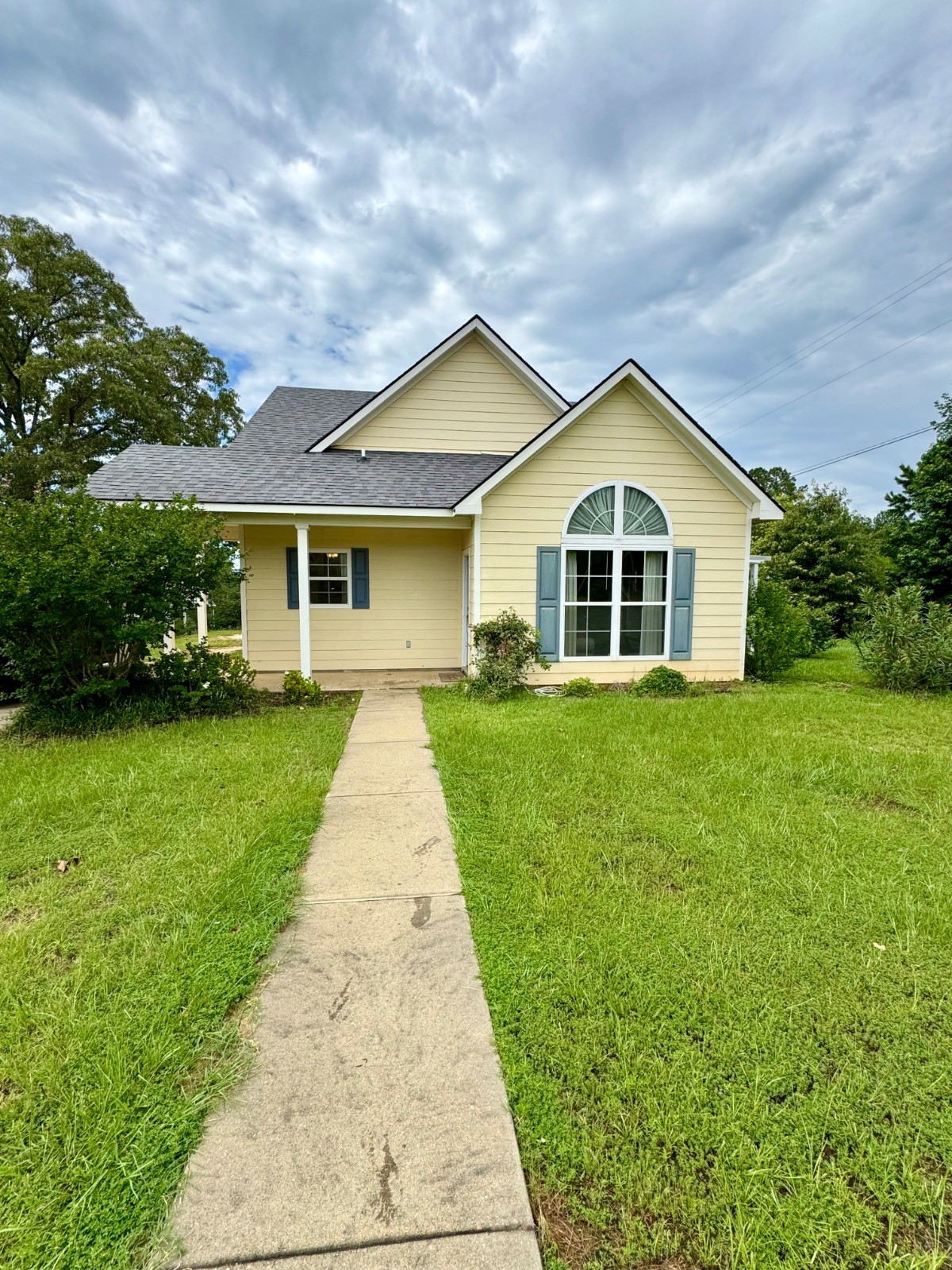 100 Acadian Shr Ln  