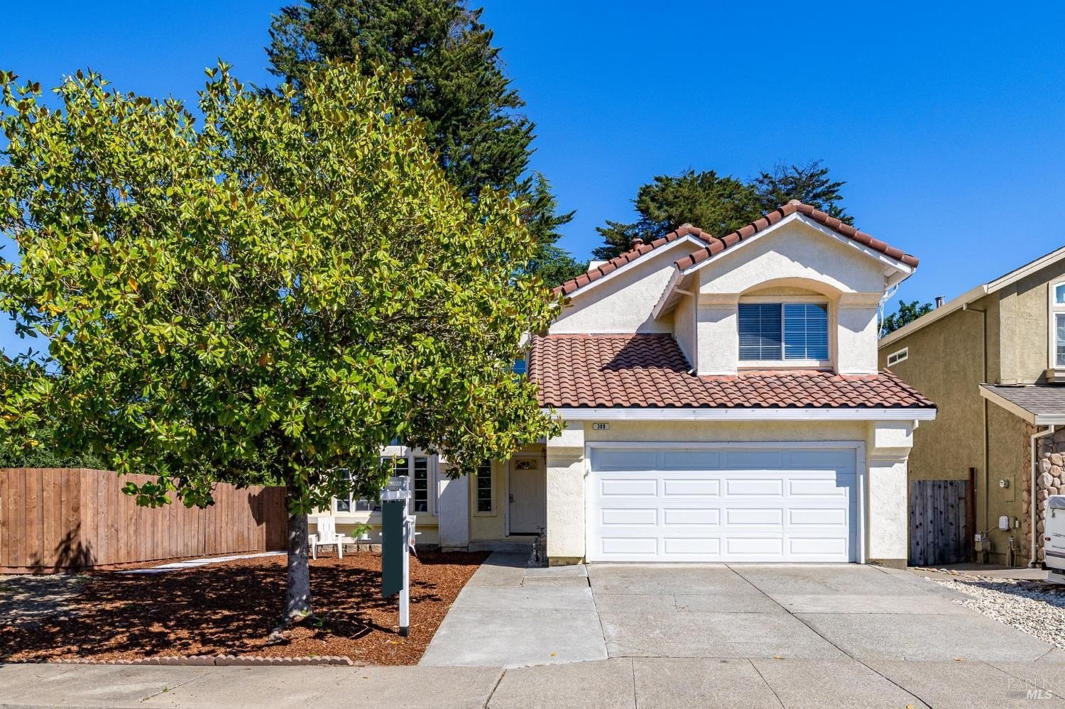 Single Family 3BR 3BA - 300 Summer Rain Drive, Windsor, CA