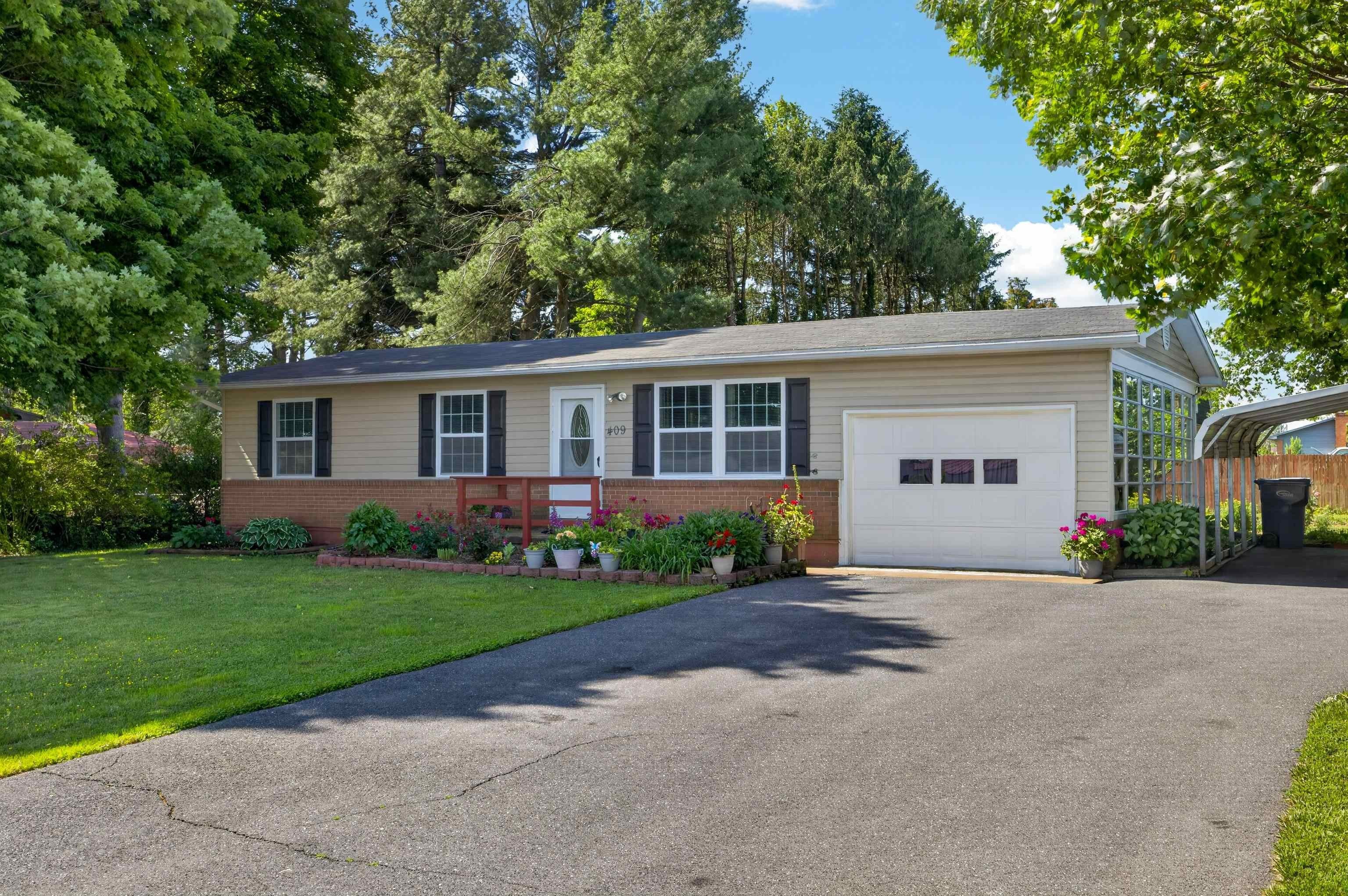 Single Family 3BR 1BA - 409 13TH ST, GROTTOES, VA