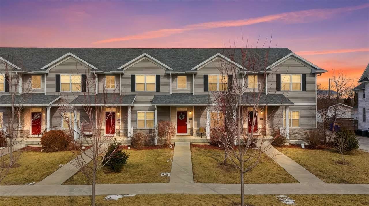Single Family 3BR 3BA - 118 W 3Rd St, Washington, IA