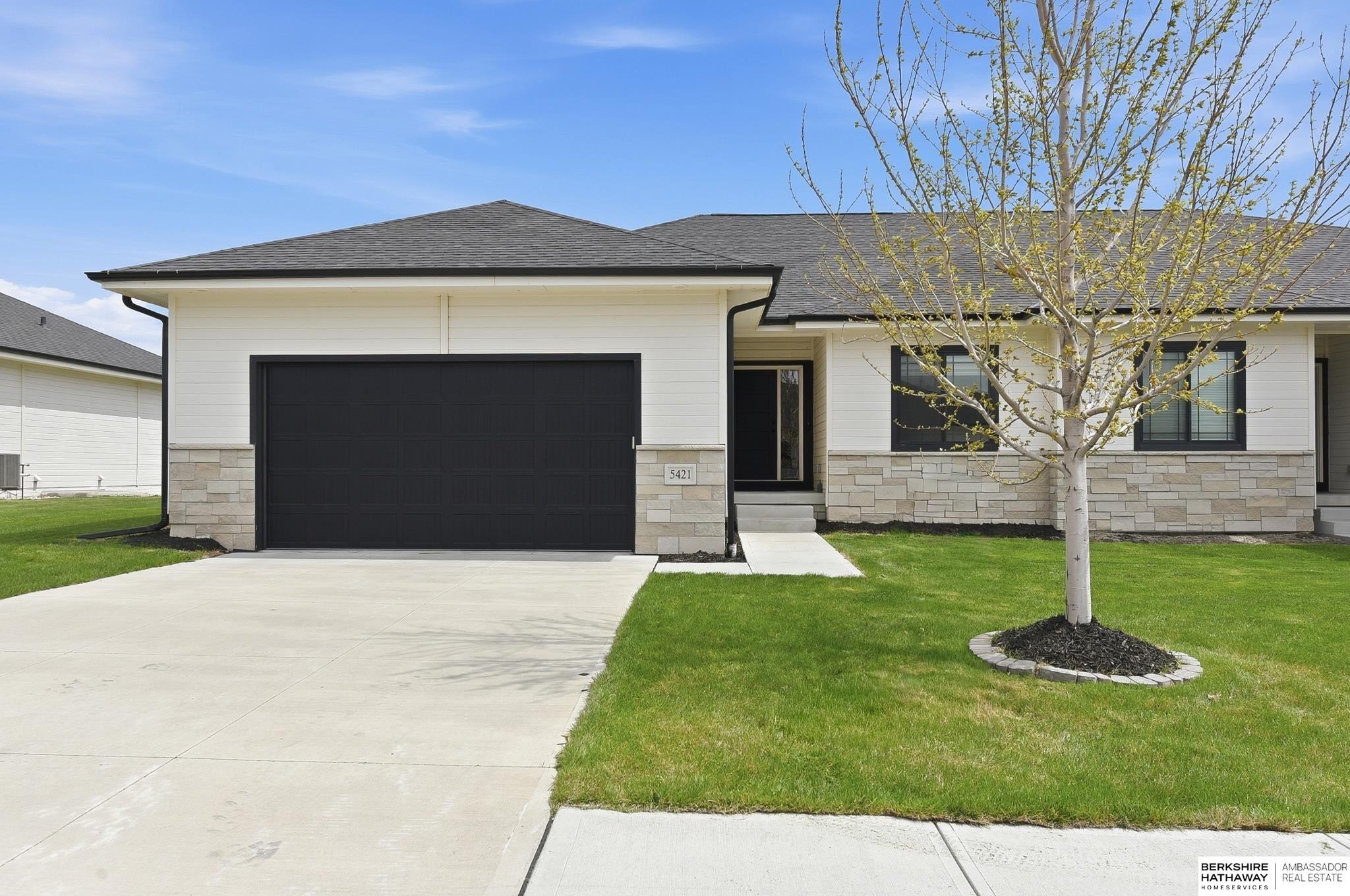 Single Family 4BR 3BA - 5421 N 209th Street, Elkhorn, NE