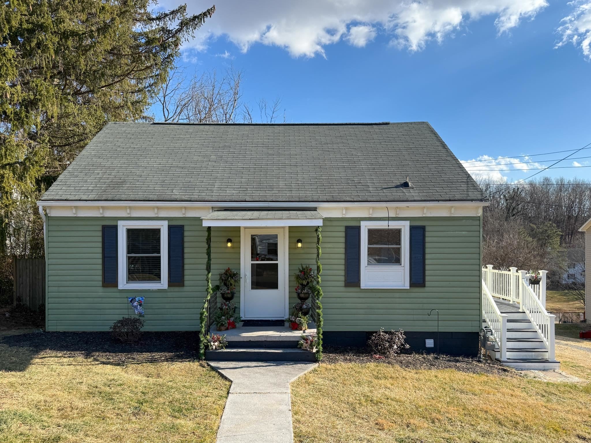 Single Family 3BR 1BA - 703 MONROE ST, STAUNTON, VA