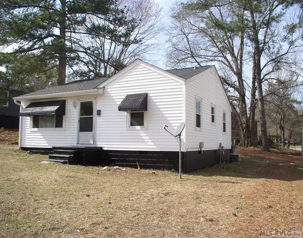 Single Family 3BR 1BA - 1061 N. Pinkston Street, Henderson, NC