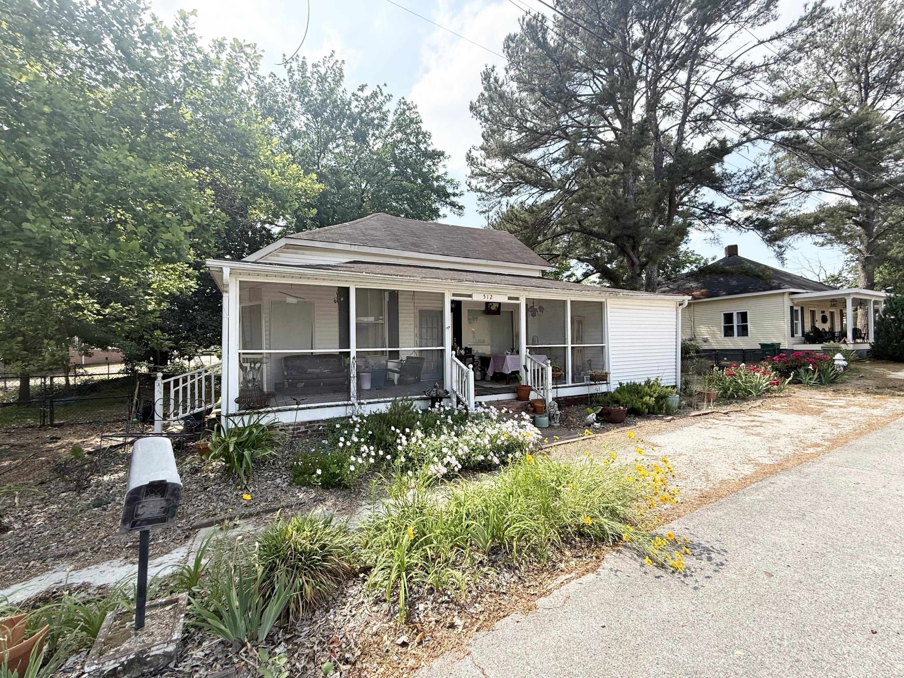 Single Family 2BR 1BA - 512 S Broadway St., Tupelo, MS