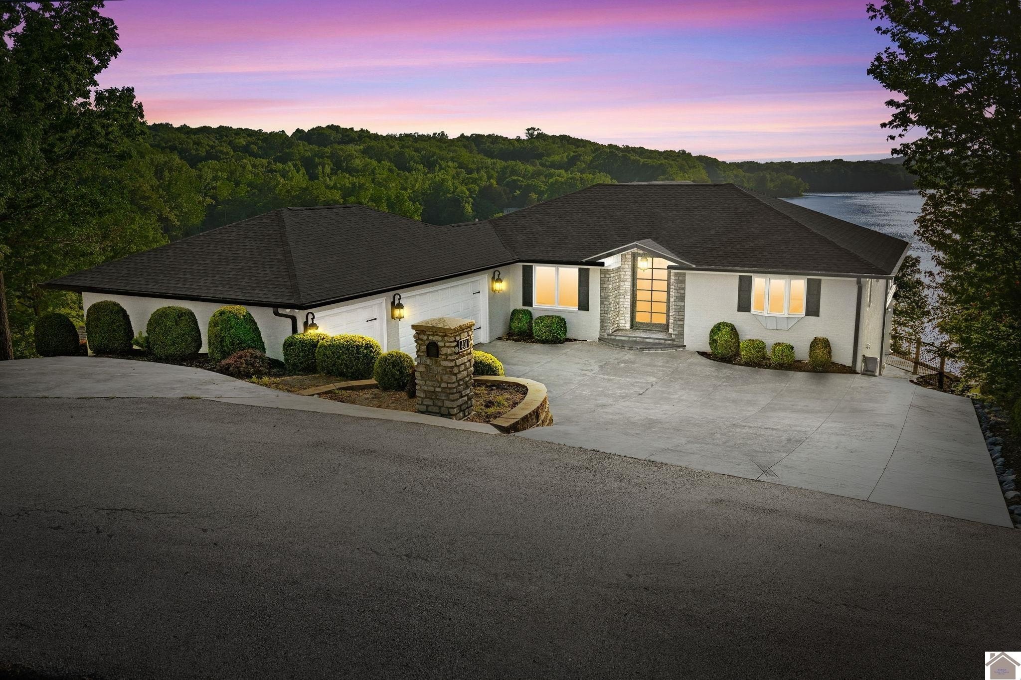 Single Family 4BR 4BA - 401 Pollard Cir, Cadiz, KY