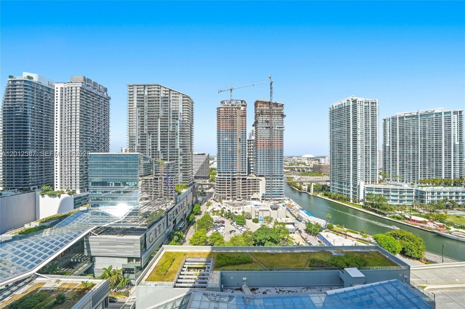 Condo 3BR 4BA - 68 SE 6th St, Miami, FL