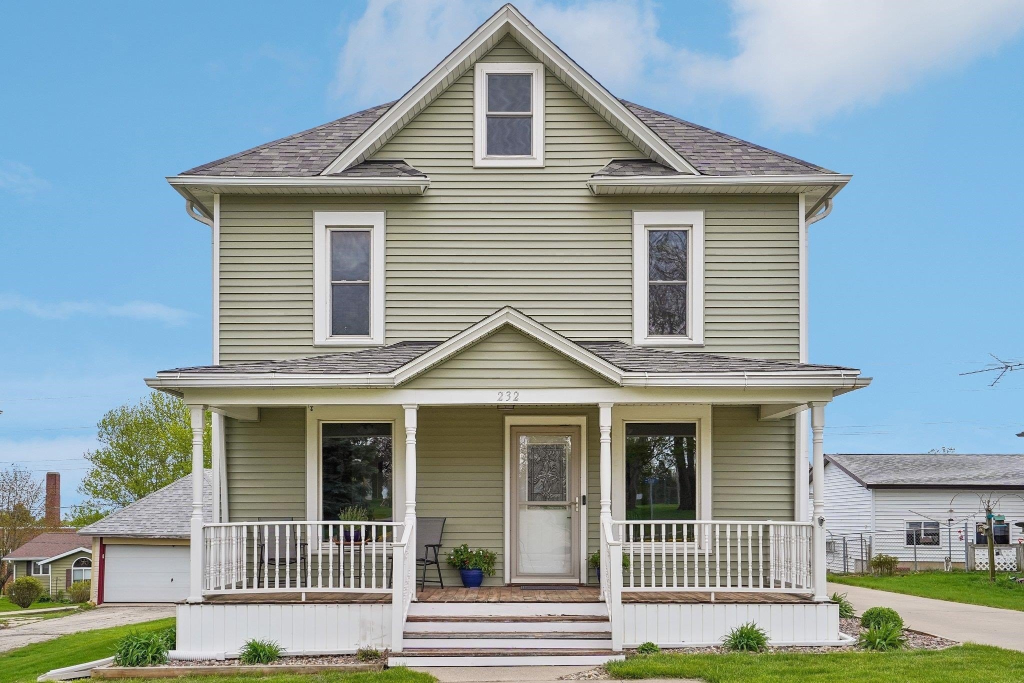 Single Family 4BR 2BA - 232 S Mound Avenue, Belmont, WI
