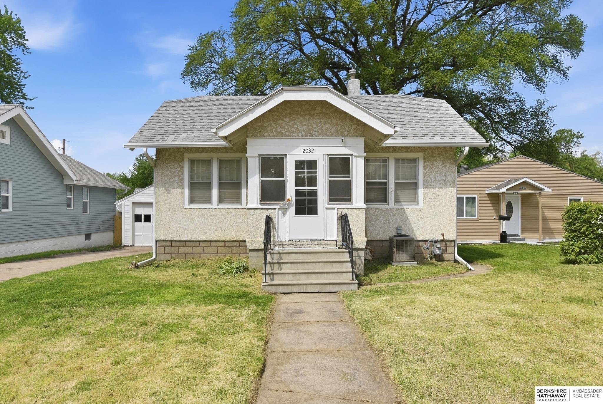 Single Family 2BR 1BA - 2032 N 65th Avenue, Omaha, NE