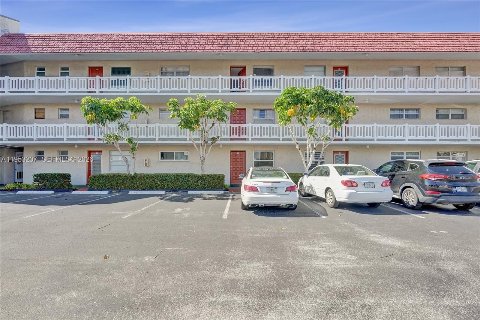 Condo 2BR 2BA - 3511 E Inverrary Dr, Lauderhill, FL