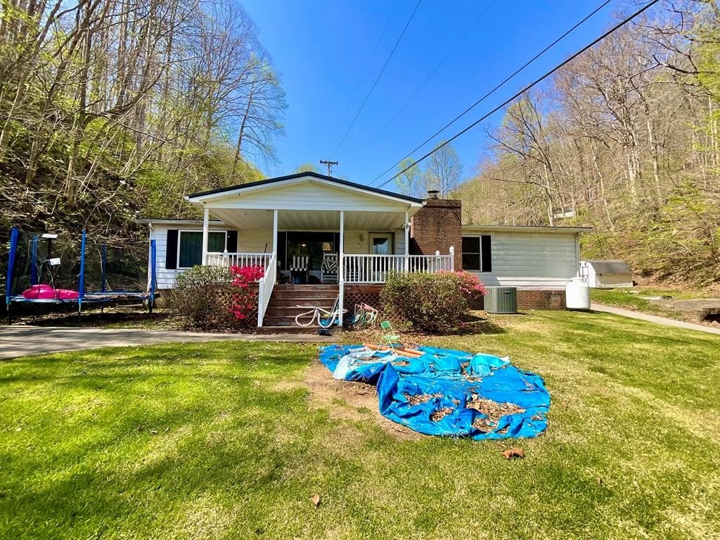 Single Family 3BR 2BA - 511 Hatfield Branch, McCarr, KY