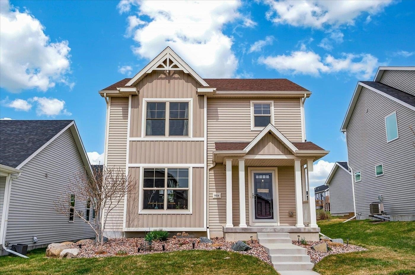 Single Family 3BR 4BA - 9314 Highland Gate Way, Verona, WI