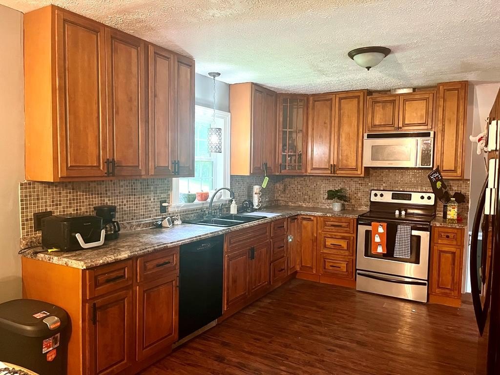 Single Family 3BR 2BA - 206 Sycamore Ln, Hillsville, VA