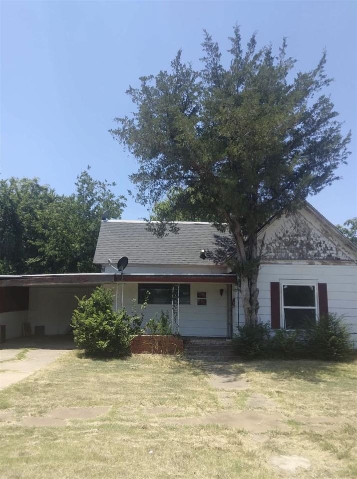 Single Family 2BR 1BA - 421 N 13th St, Frederick, OK