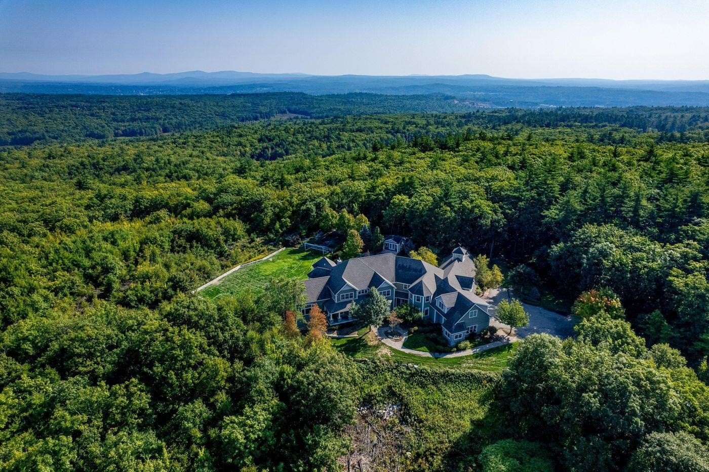Single Family 6BR 11BA - 6 Crescent Drive, Bow, NH