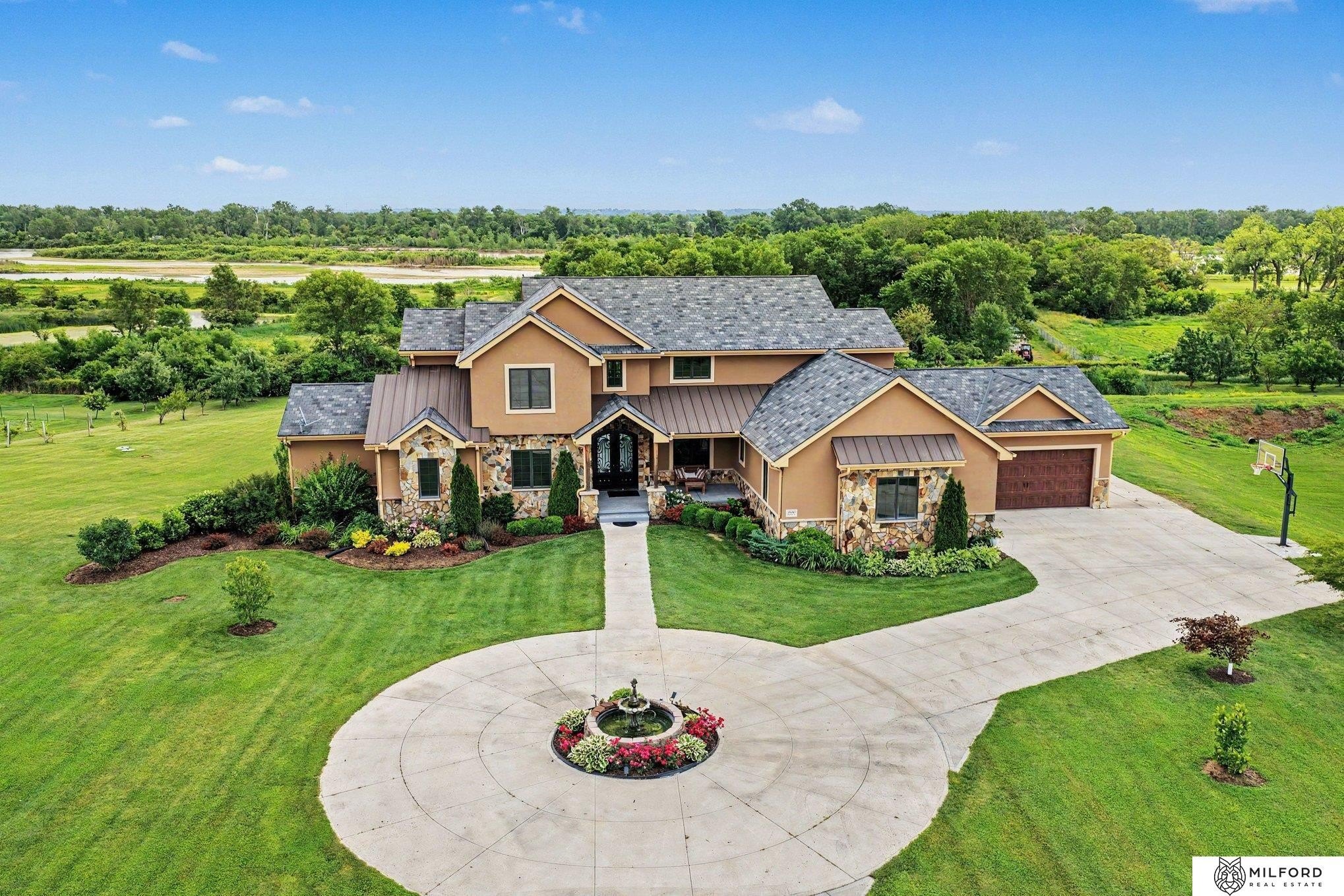 Single Family 8BR 8BA - 1520 Provencal Circle, Yutan, NE