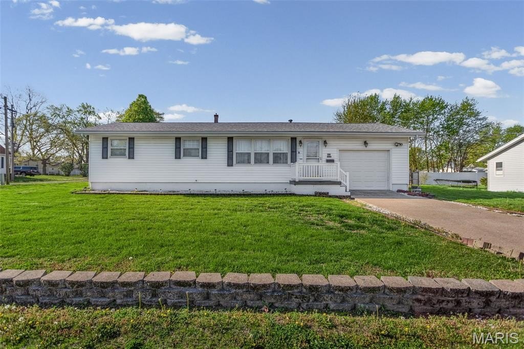 Single Family 3BR 1BA - 400 Easton Avenue, Jerseyville, IL