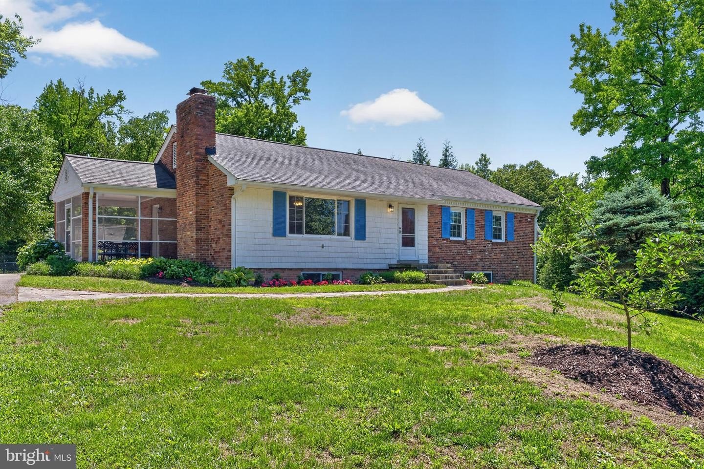 Single Family 4BR 3BA - 6727 NEWINGTON RD, LORTON, VA