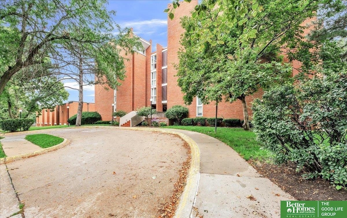 Condo 2BR 2BA - 3702 Jackson Street, Omaha, NE