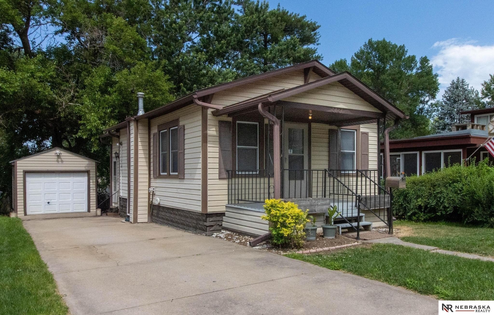 Single Family 2BR 1BA - 3727 S 16th Street, Lincoln, NE