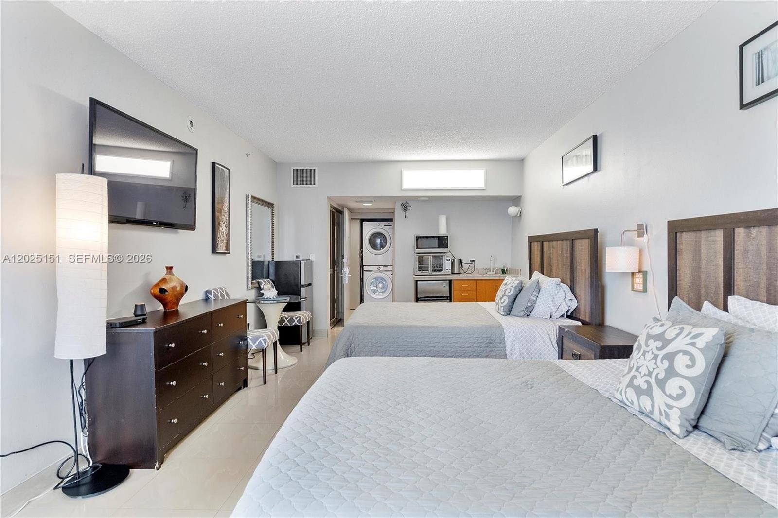 Condo 2BR 2BA - 17375 Collins Ave, Sunny Isles Beach, FL