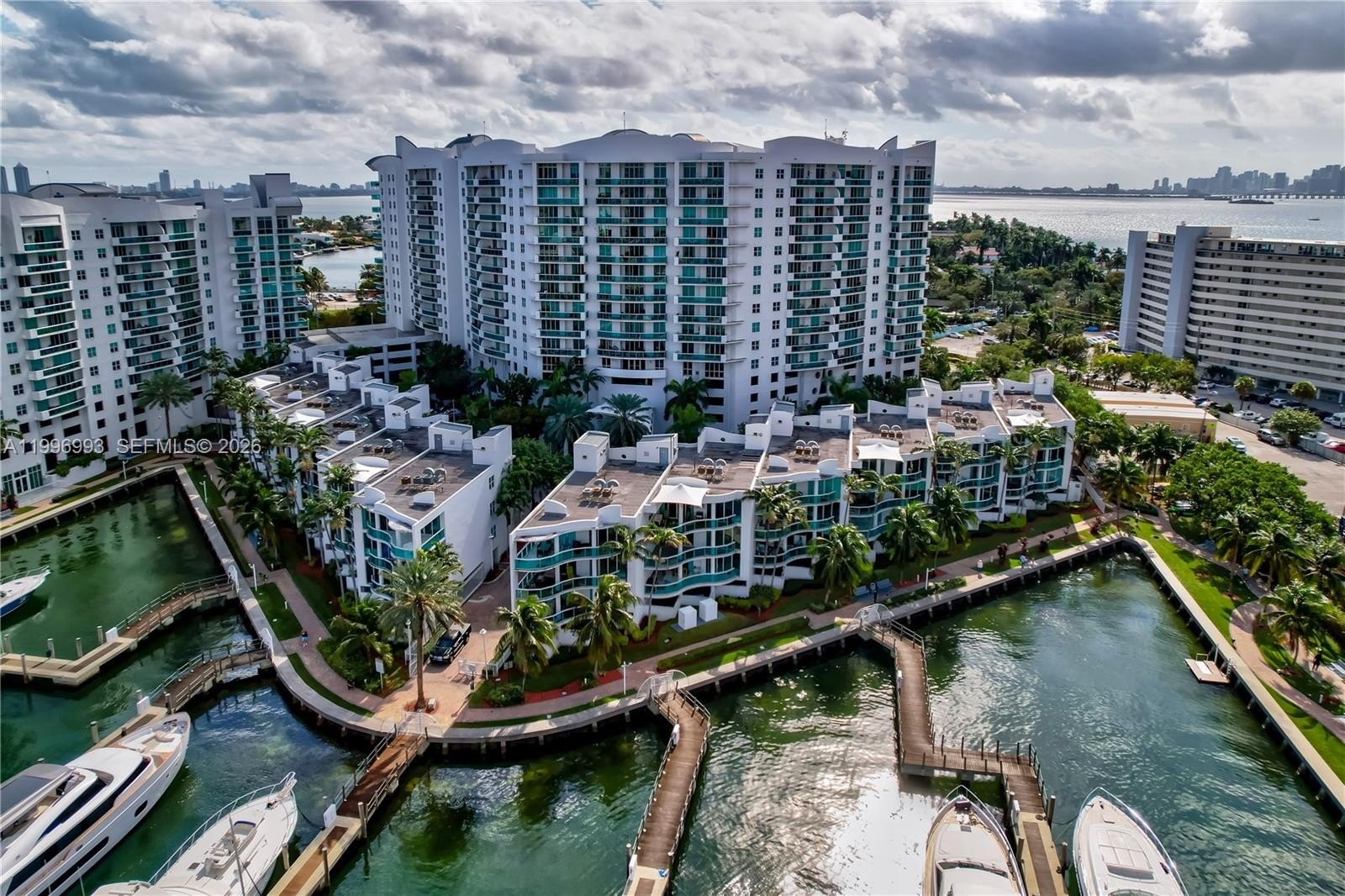 Condo 3BR 2BA - 7914 Harbor Island Dr, North Bay Village, FL