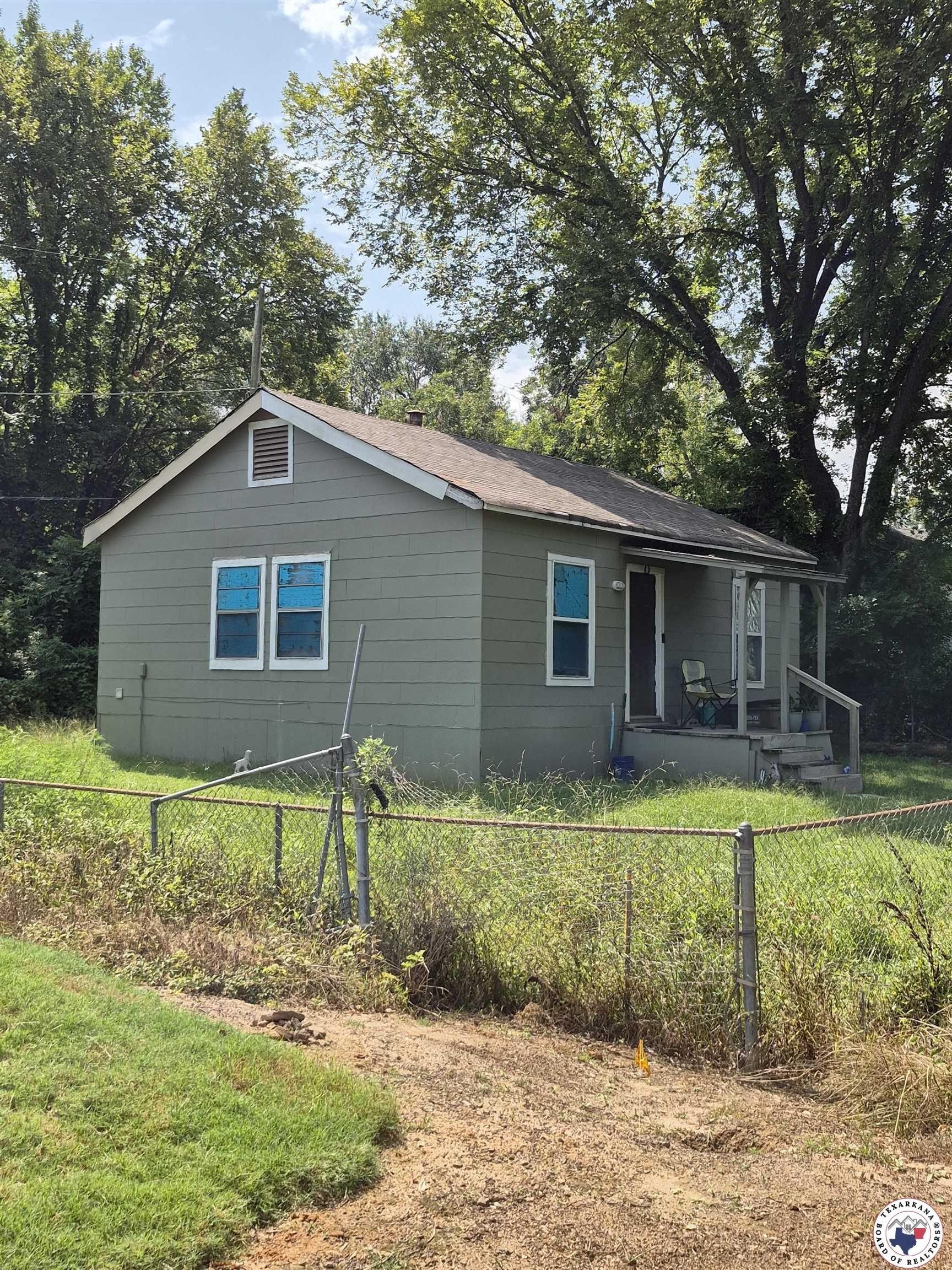 Single Family 2BR 1BA - 107 Grant, Hooks, TX