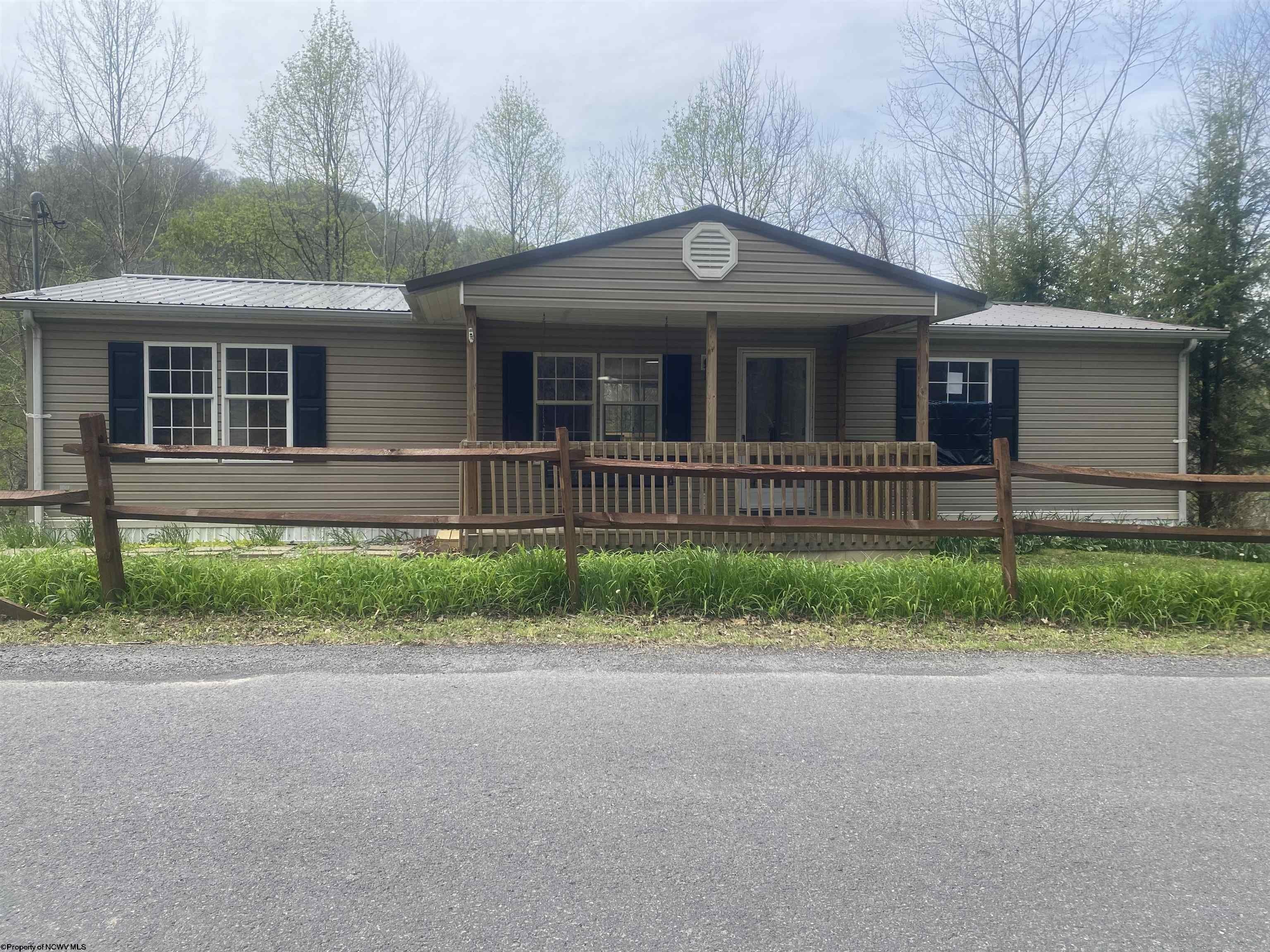 Single Family 3BR 2BA - 945 Pine Grove Road, Fairmont, WV