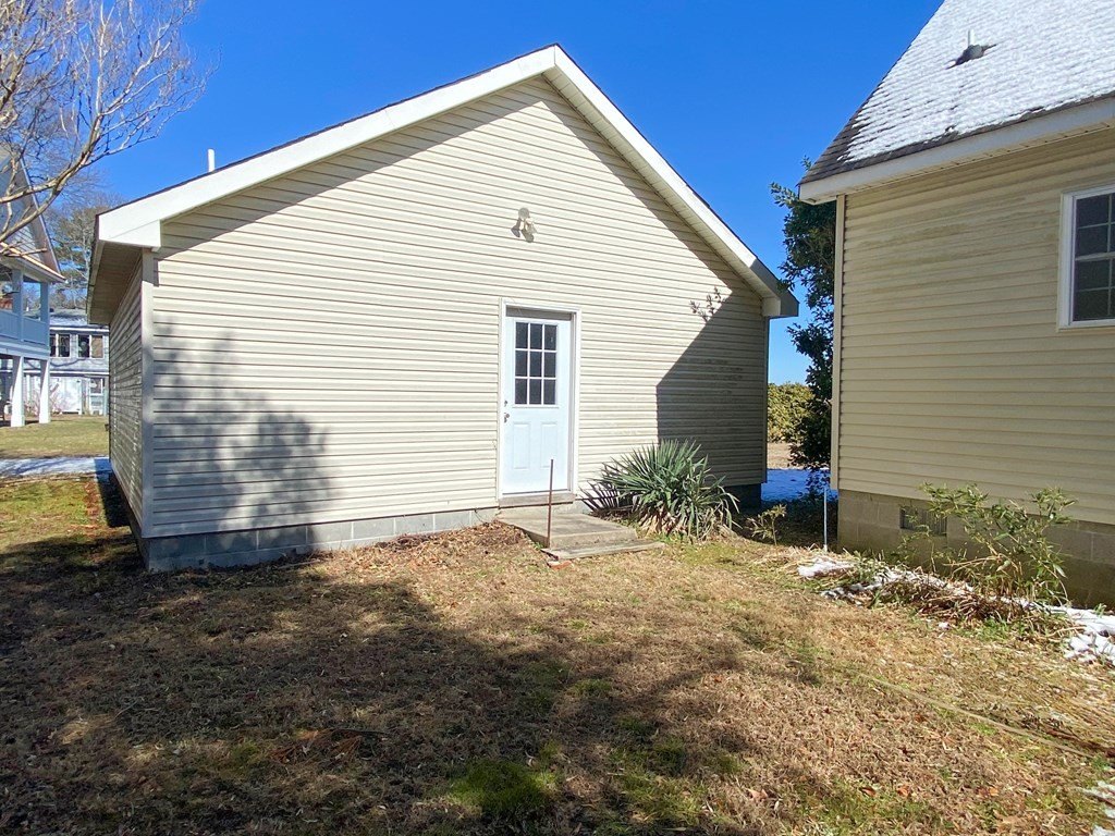 Single Family 5BR 3BA - 2 Beach Road, Reedville, VA