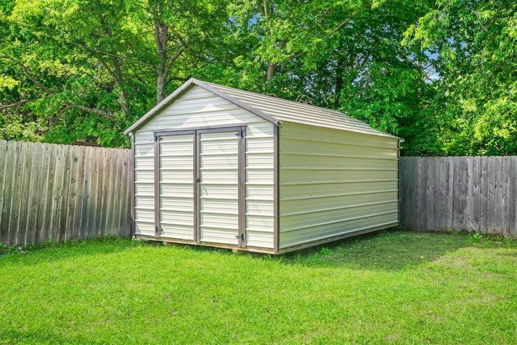 Single Family 3BR 2BA - 240 Elizabeth Lane, Blossom, TX