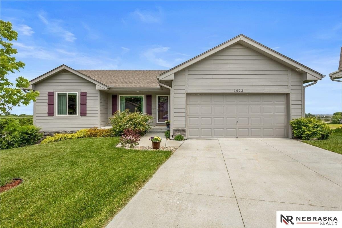 Single Family 3BR 2BA - 1022 S 14th Avenue, Blair, NE