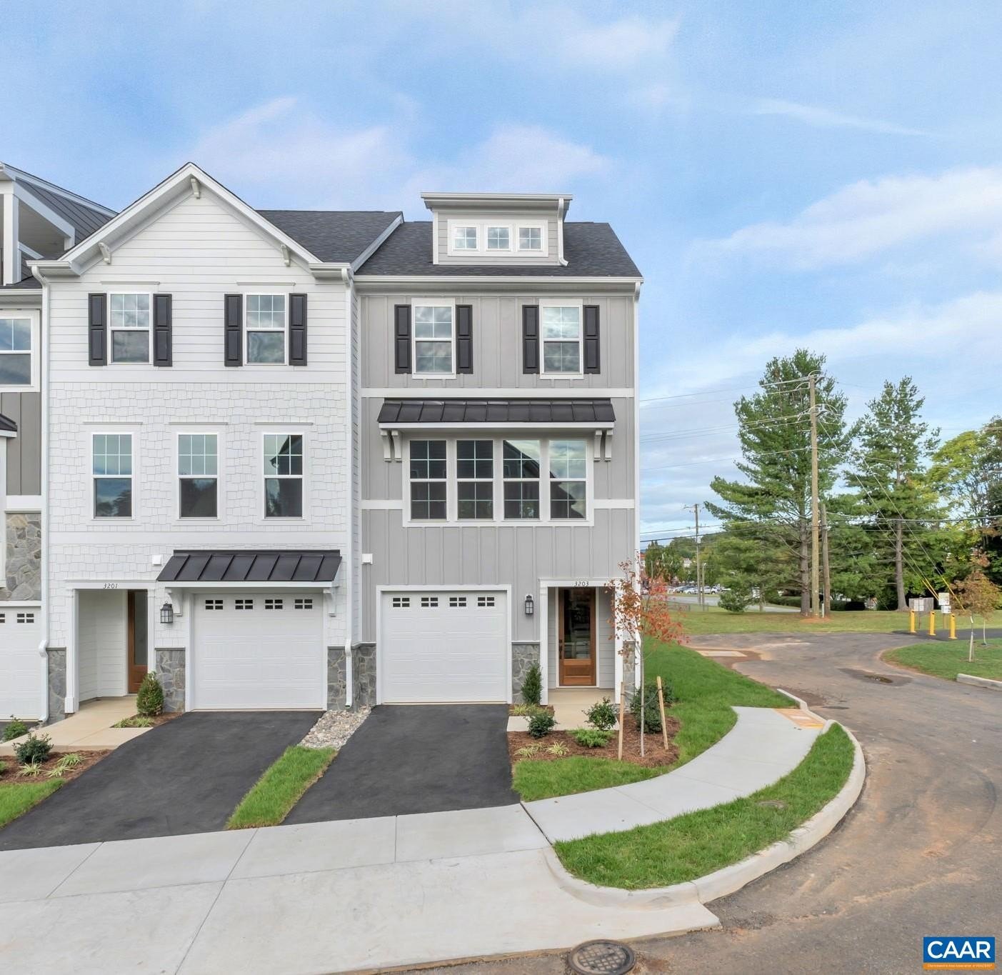 Single Family 4BR 4BA - 273 GIBRALTAR DR, WAYNESBORO, VA