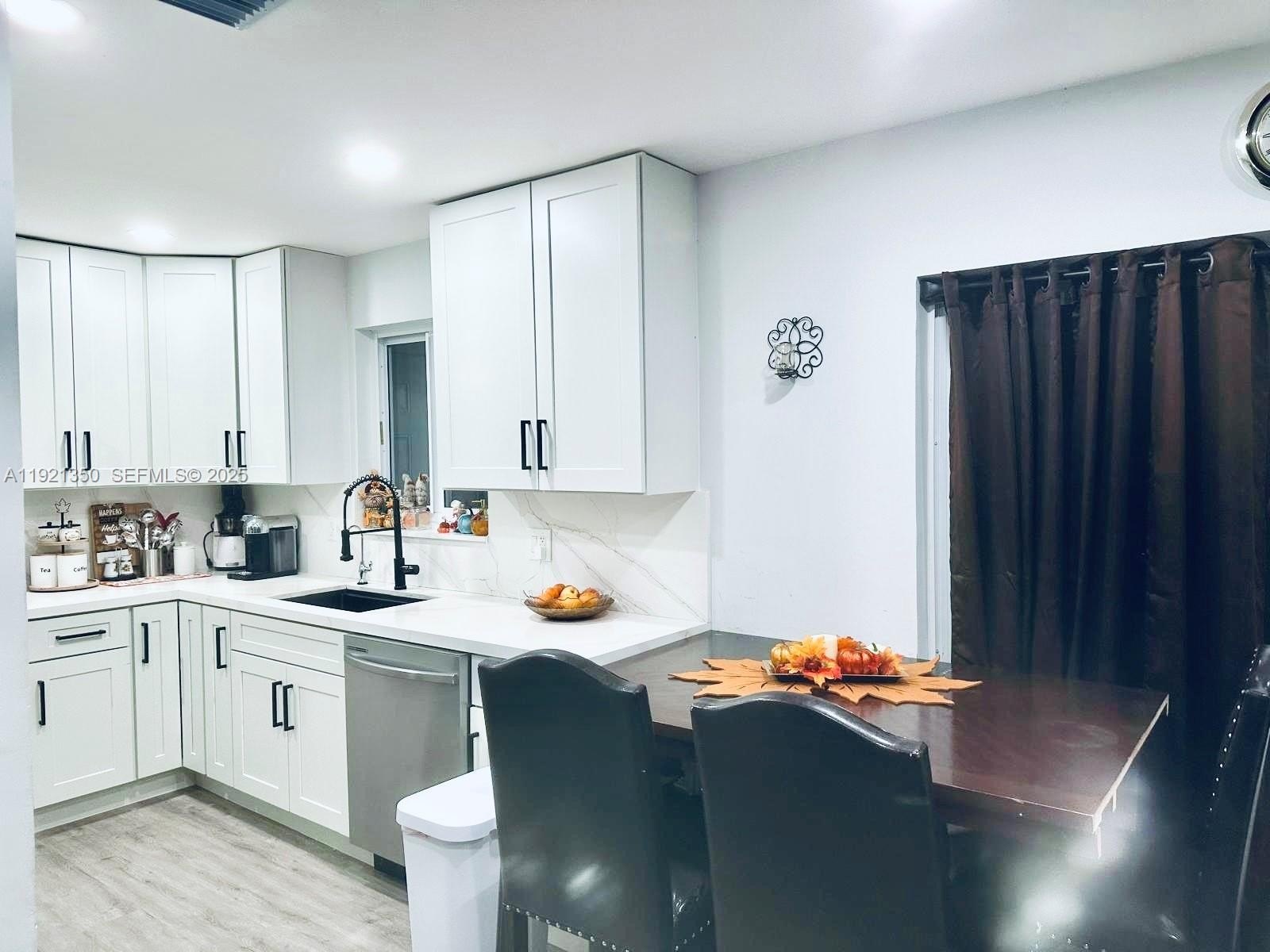 Single Family 4BR 2BA - 816 NW 8th St, Florida City, FL