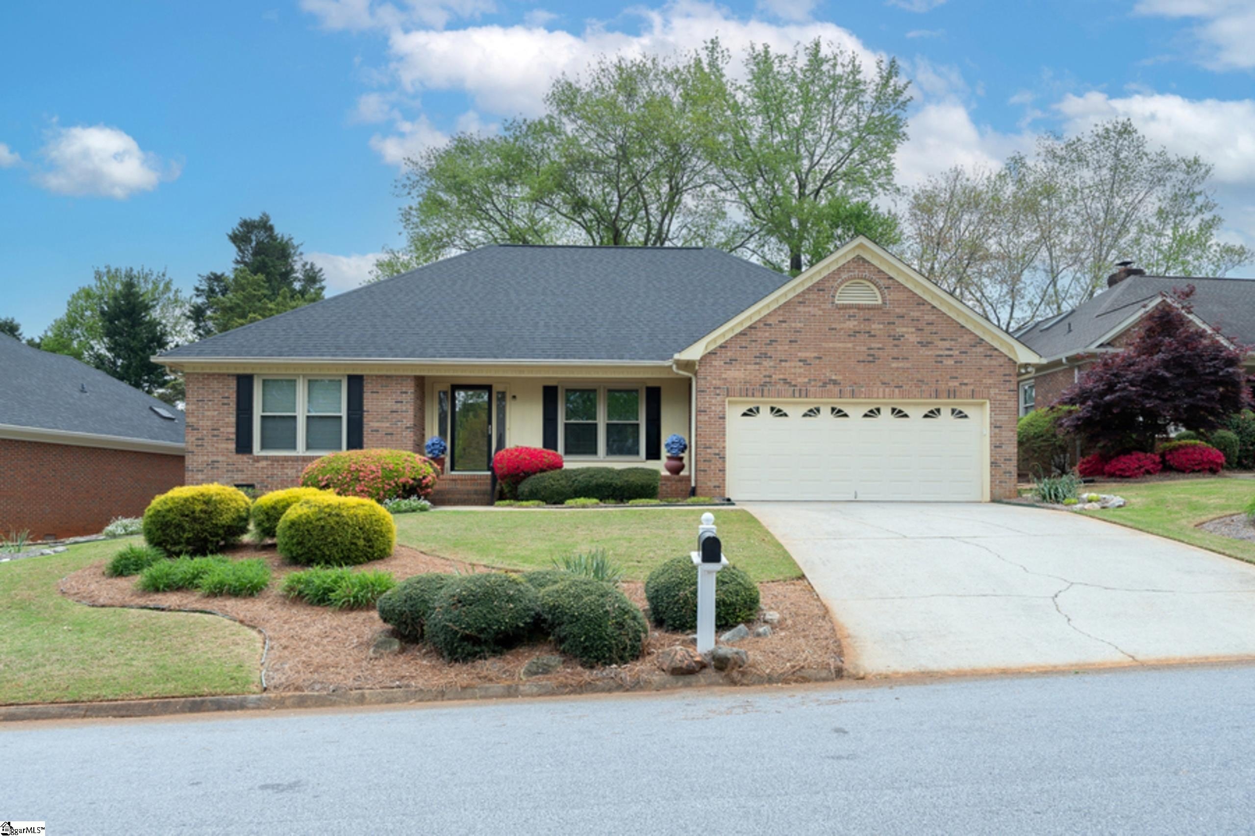 Single Family 3BR 3BA - 109 River Oaks Road, Greer, SC