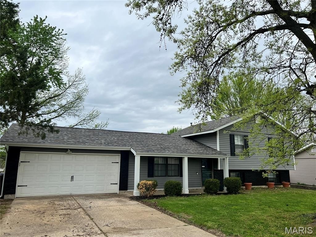 Single Family 4BR 2BA - 158 Universal Drive, St Peters, MO