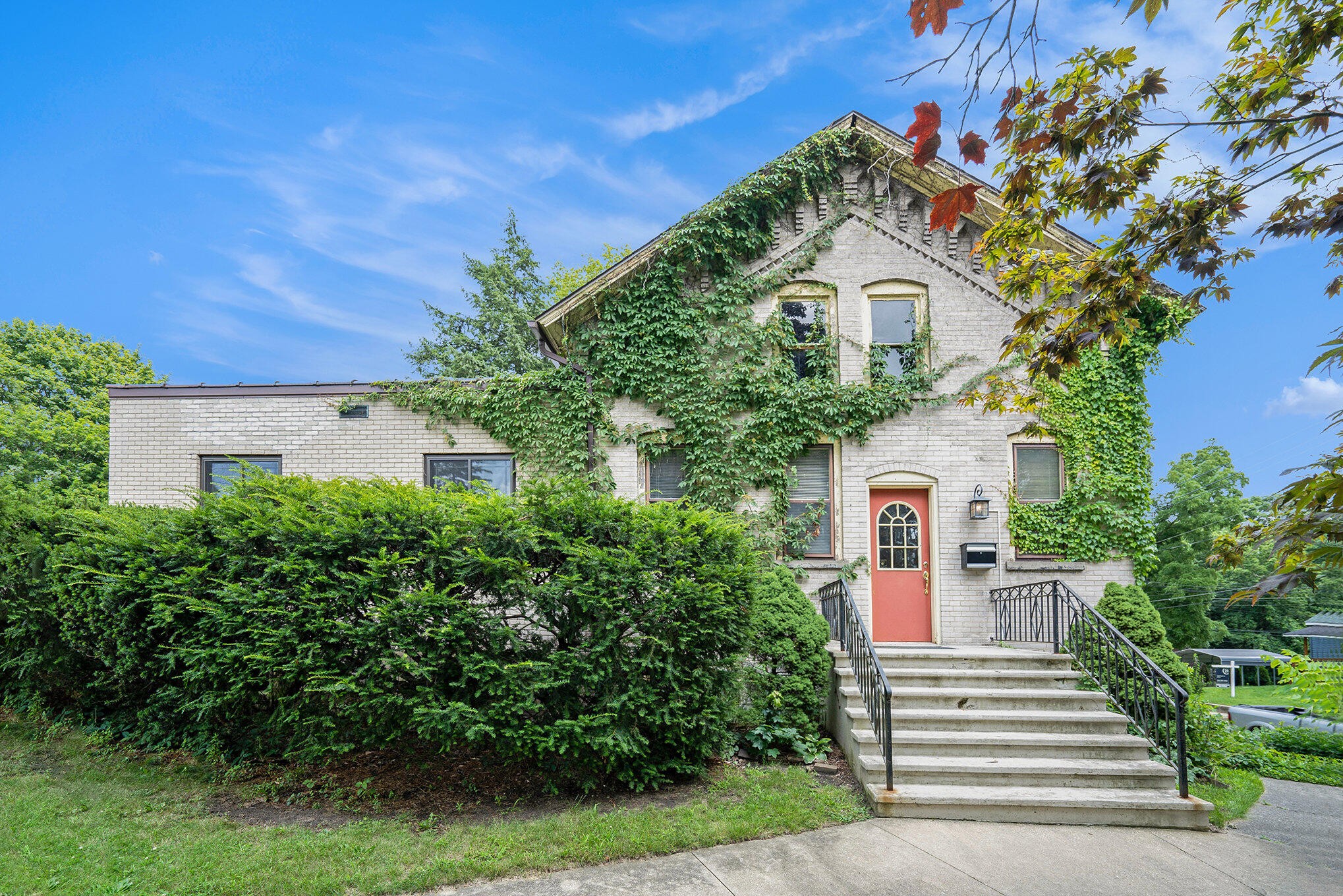 801 Portage Ave  
