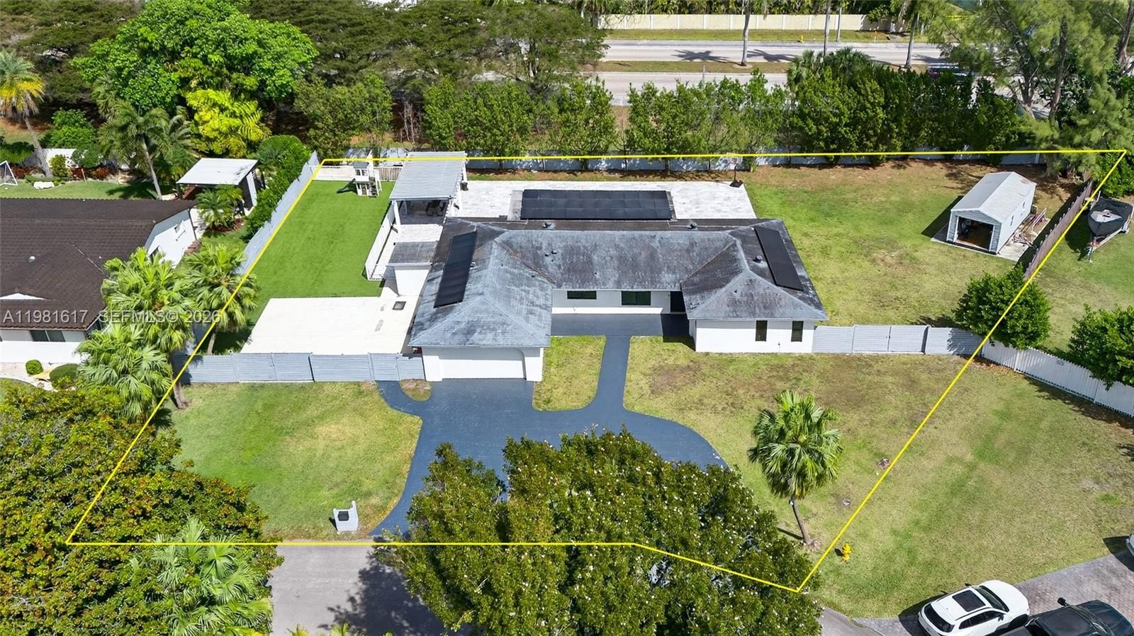 Single Family 6BR 4BA - 11951 SW 120th Ter, Miami, FL