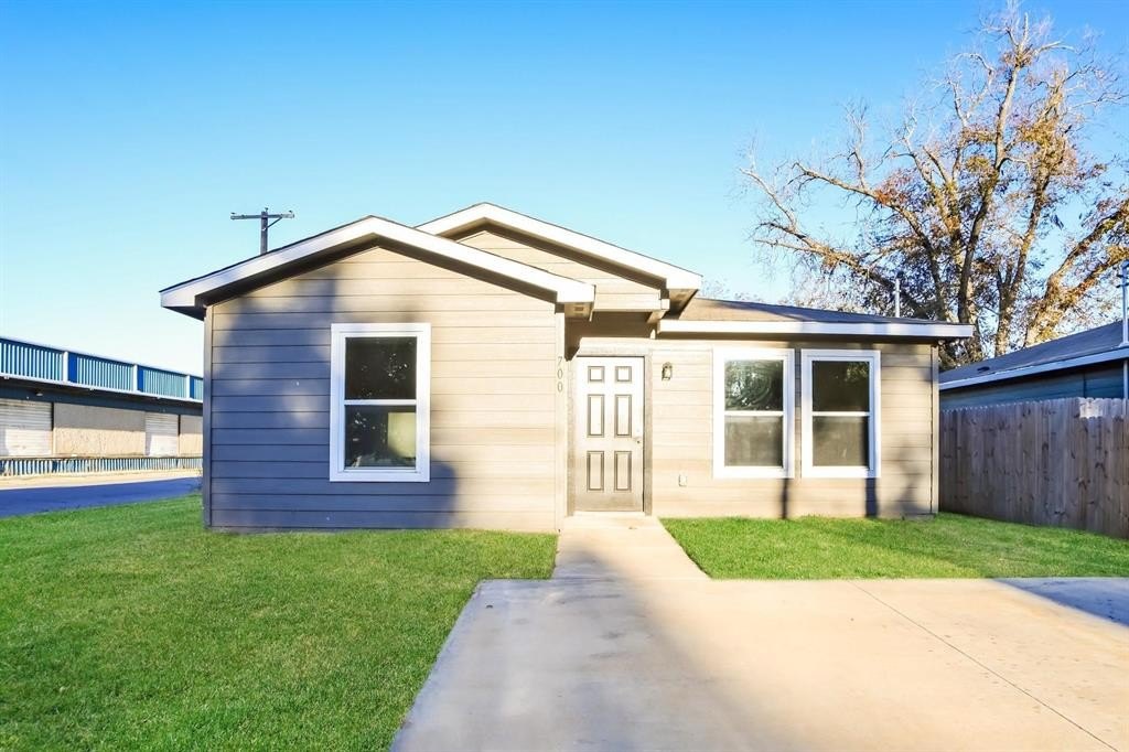 Single Family 3BR 2BA - 700 E Pecan Avenue, Waco, TX