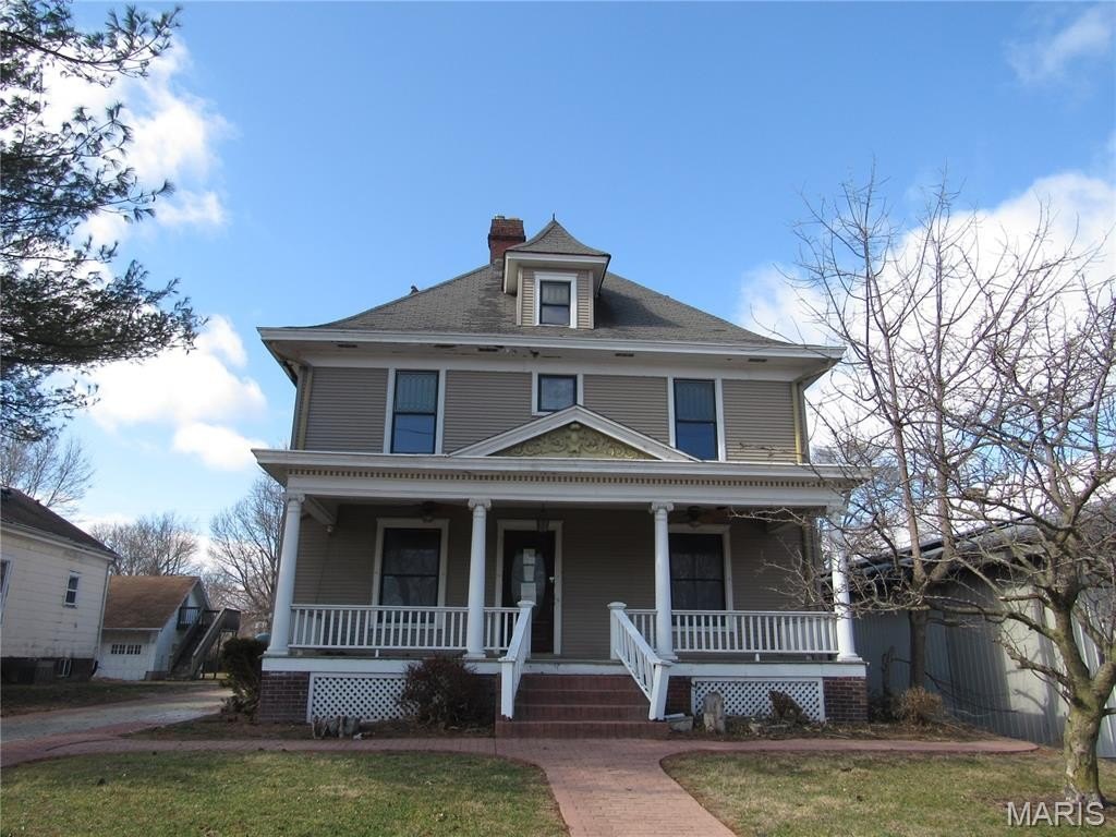Single Family 4BR 2BA - 268 N Broad Street, Carlinville, IL
