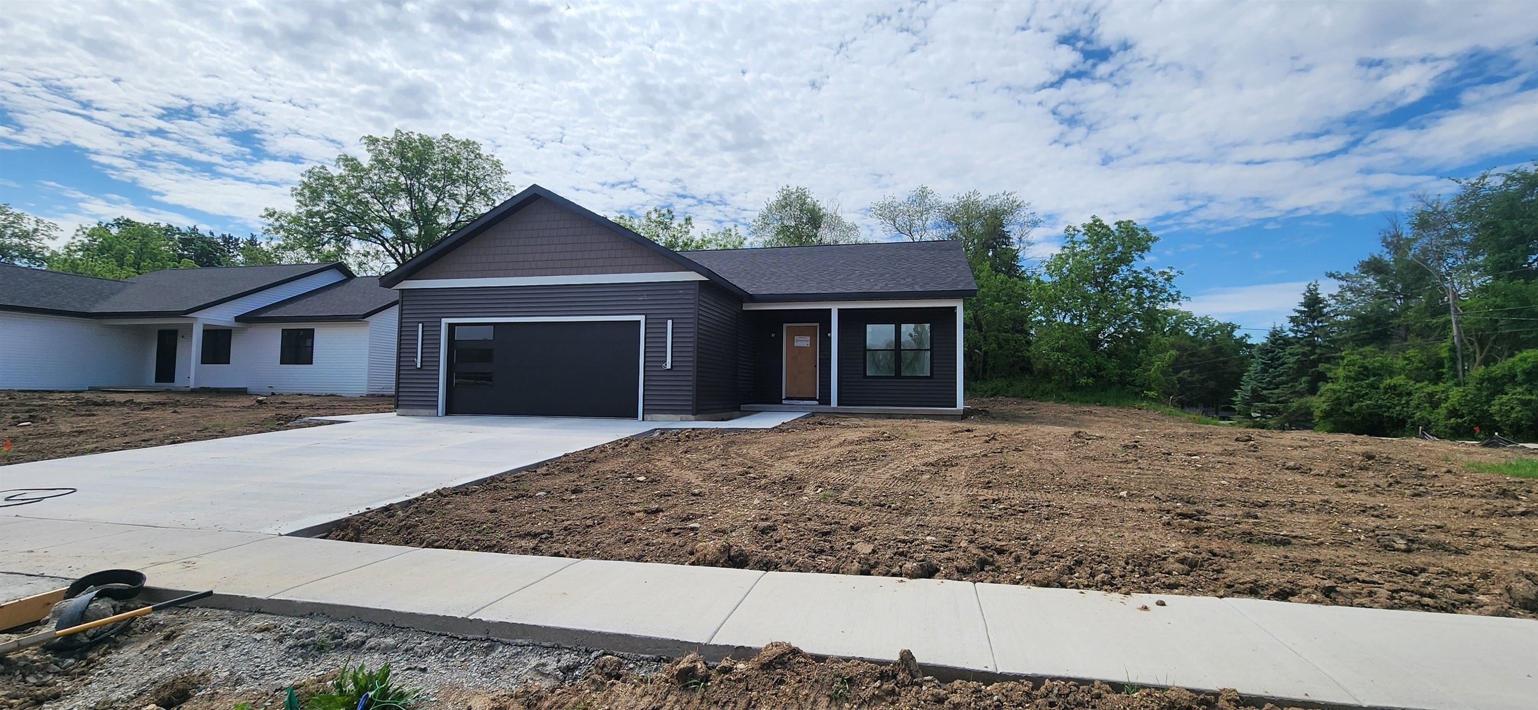 Single Family 3BR 2BA - 101 Rolling Meadow Drive, Darien, WI