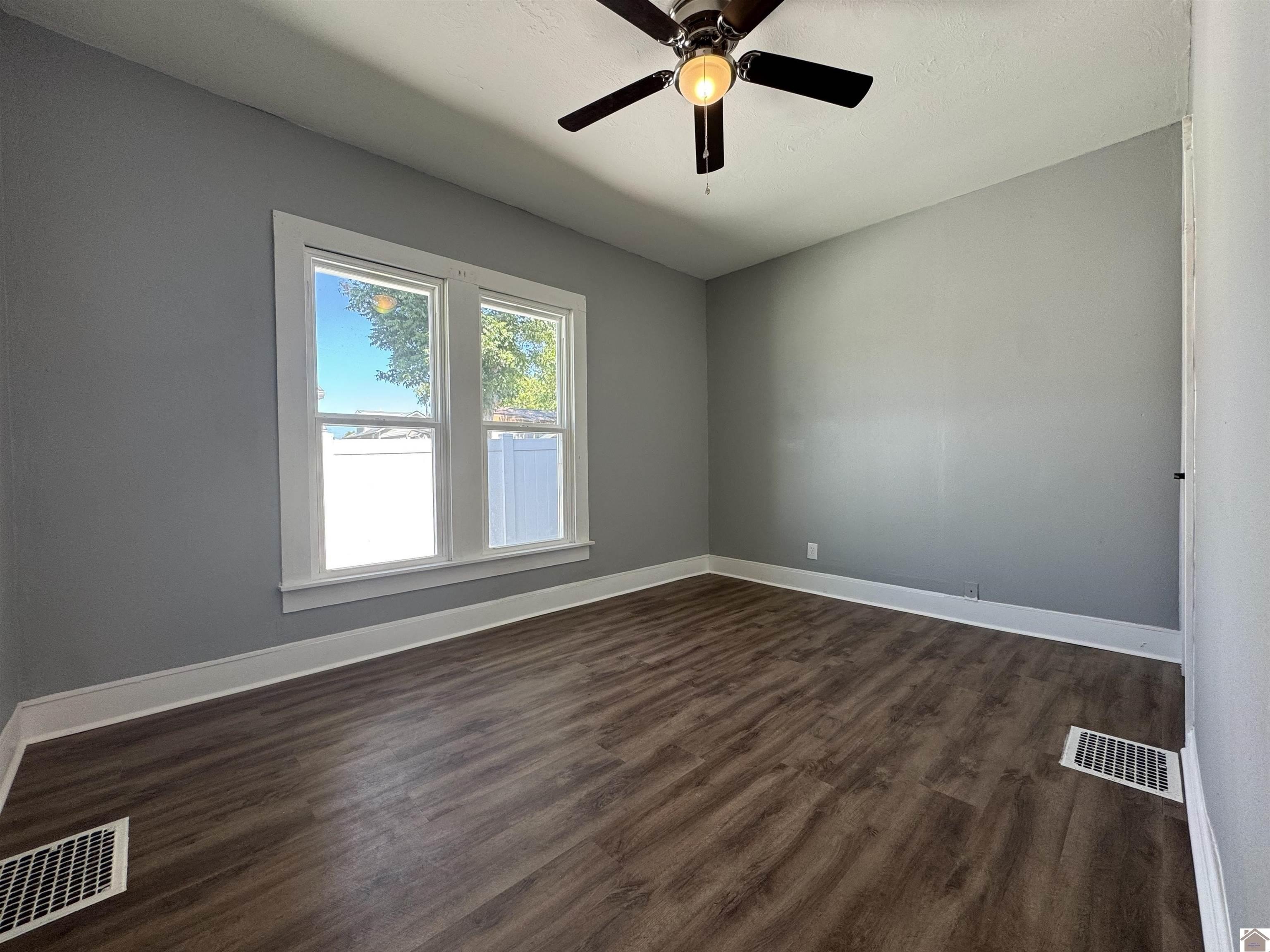 Single Family 3BR 2BA - 408 N Hawthorne Street, Princeton, KY