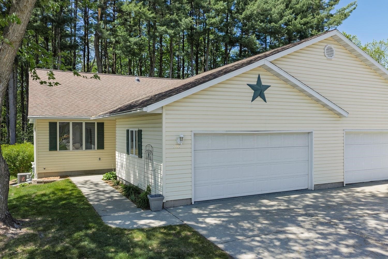 Duplex 3BR 2BA - 1711 Hillcrest Drive, Baraboo, WI